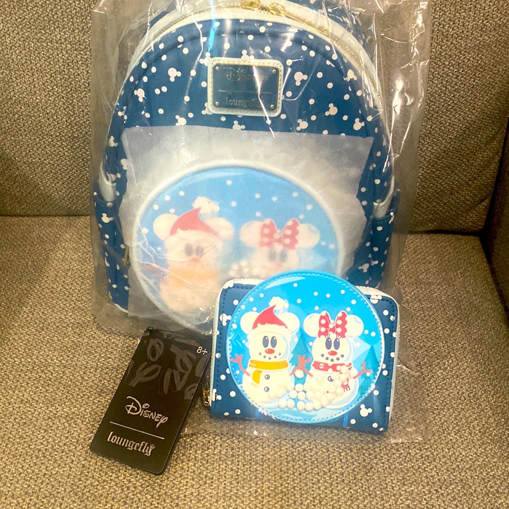 Loungefly set (includes wallet)Minnie and Mickey snowmen  *nwt - Picture 2 of 7